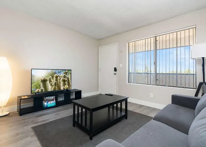 2br Modern Baseline Sleeps 4 Near Downtown Appartement *