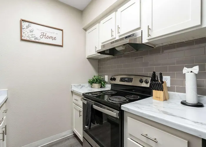 2br Modern Baseline Sleeps 4 Near Downtown Apartment *